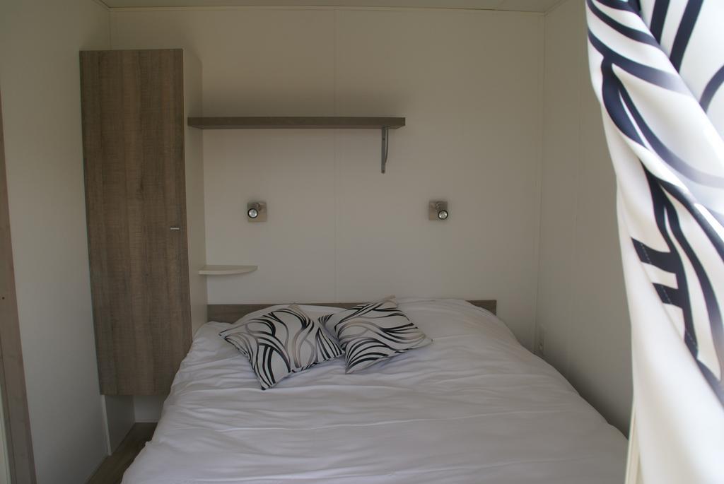 Les Roulottes & Cottages Du Moulin Chenillé-Changé Habitación foto